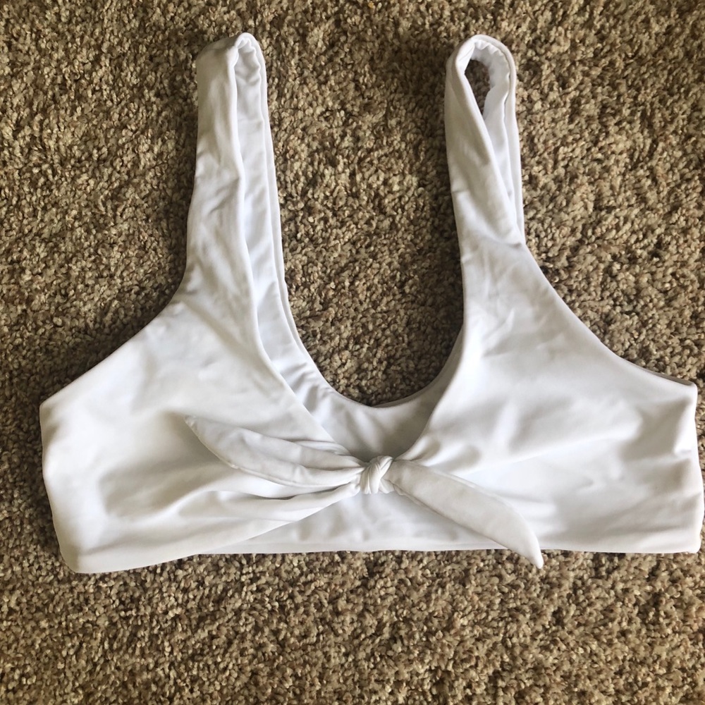 NEVER WORN WHITE TIE BIKINI TOP